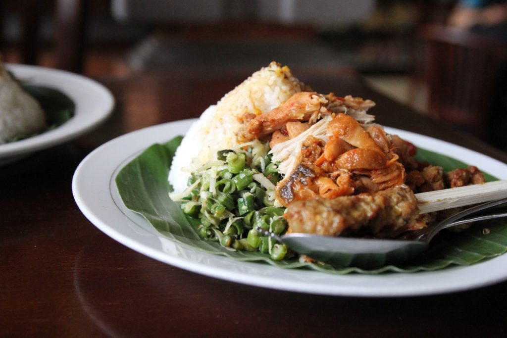 Best restaurants in Ubud: nasi campur, Nasi Ayam Kedewatan 