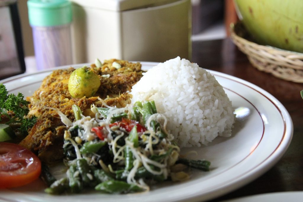 Best restaurants in Seminyak: ayam betutu at Warung Eny, Seminyak, Bali